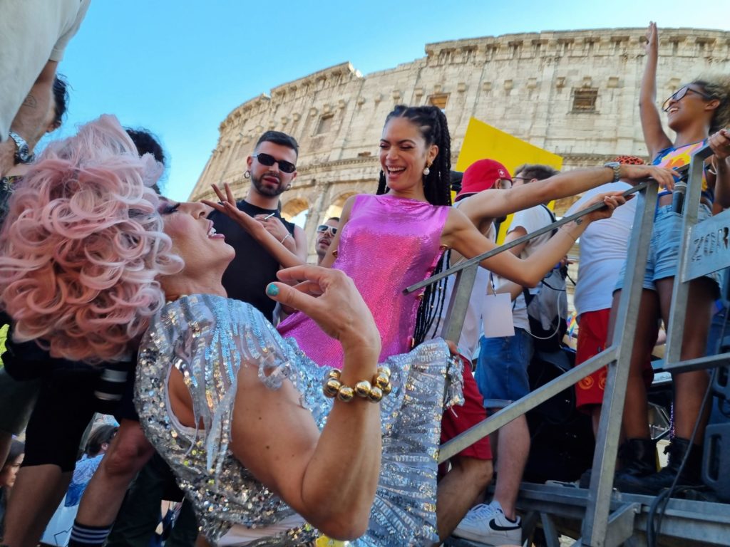 Elodie a Sanremo: analisi personal brand della madrine del Pride di Roma