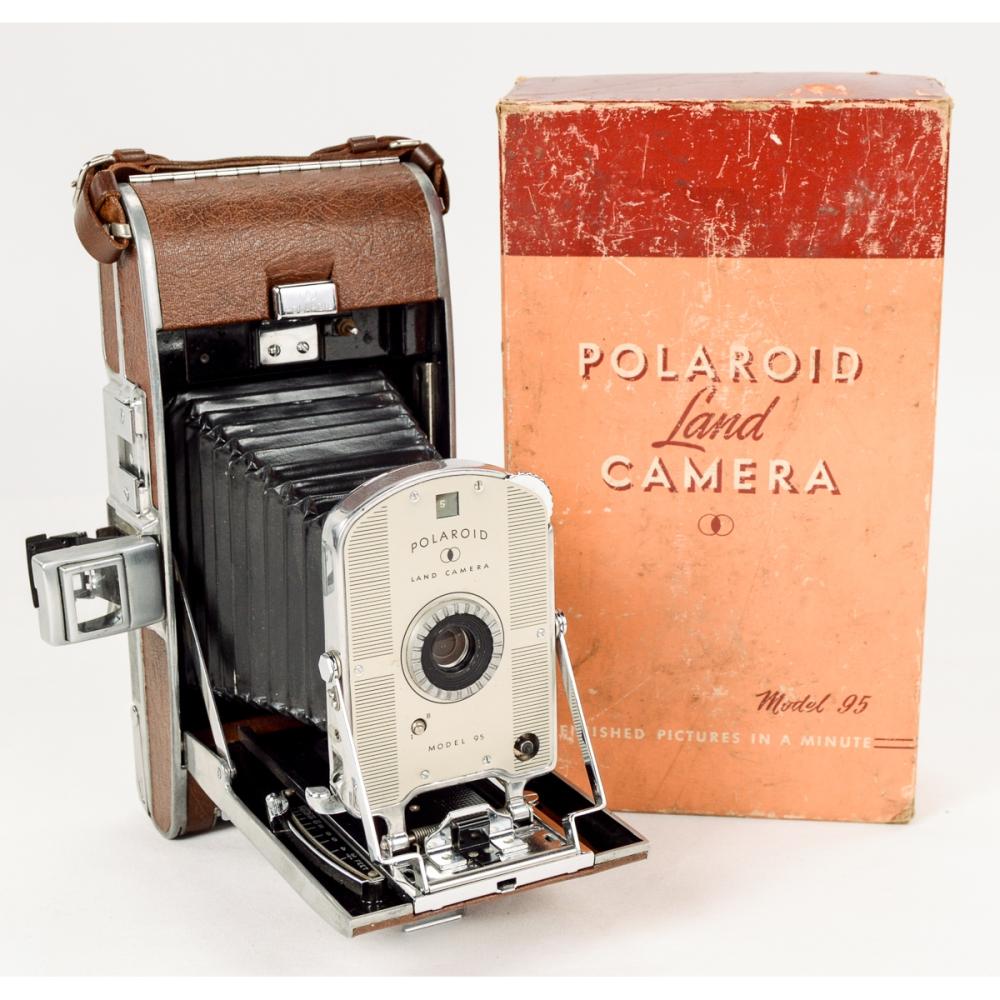 La prima fotocamera istantanea: Polaroid Land. Protagonista della battaglia legale con Kodak. Analisi smarTalks.